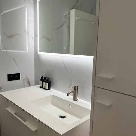 Bd - Modern En Gezellig - En Winkels Vlakbij Apartamento *